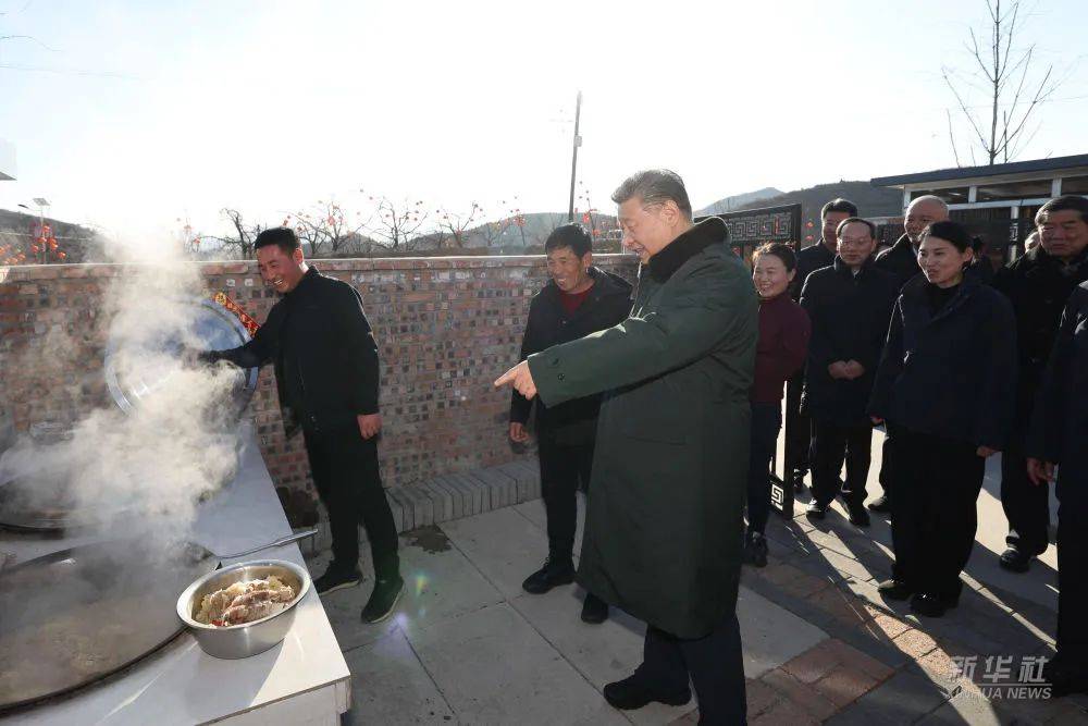 习近平在辽宁葫芦岛市看望慰问受灾群众