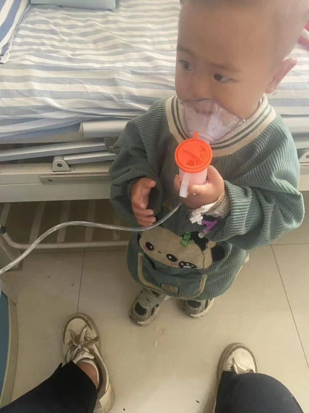 1岁男孩家门口失踪已超6天!妈妈:爷爷睡了20分钟他就不见了,孩子爸爸去年患癌去世;当地已展开地毯式搜索