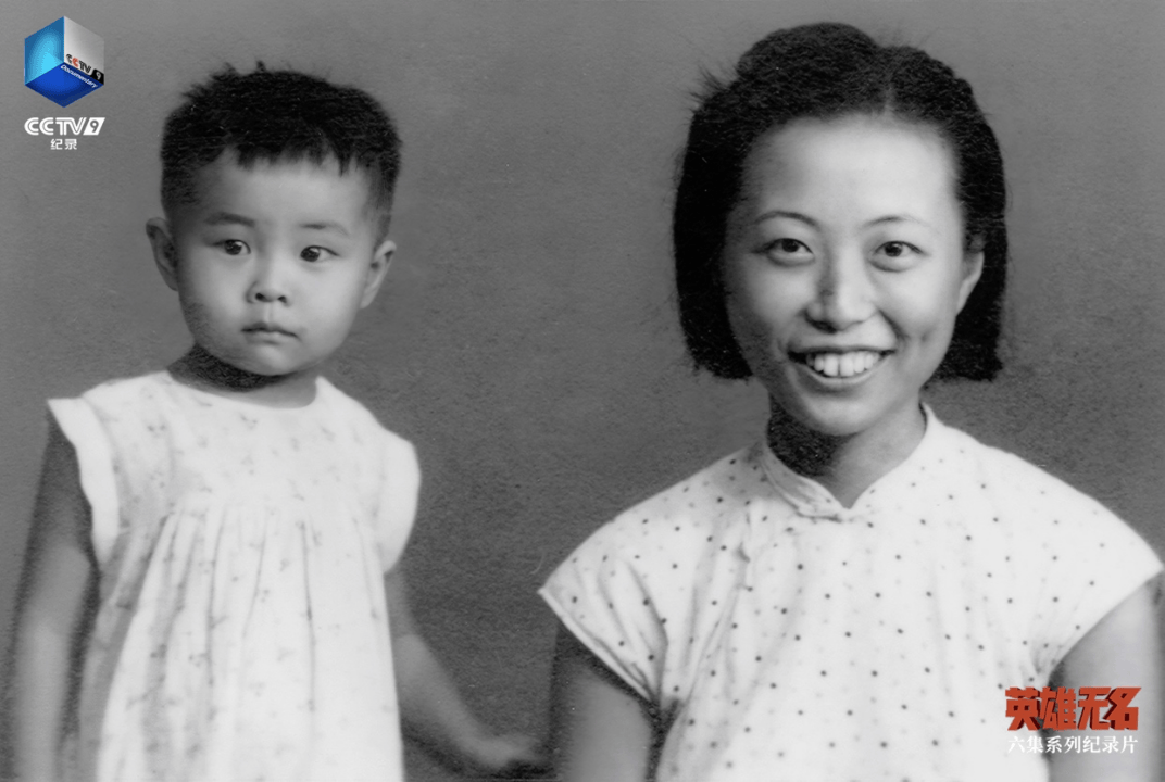 这些合影背后，是十余年的生死潜伏……