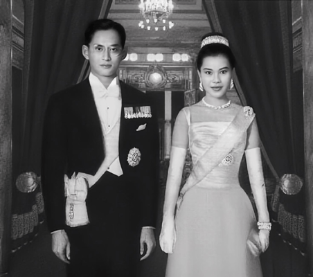 泰国王太后诗丽吉去世,留下19顶奢华王冠和她的传奇一生