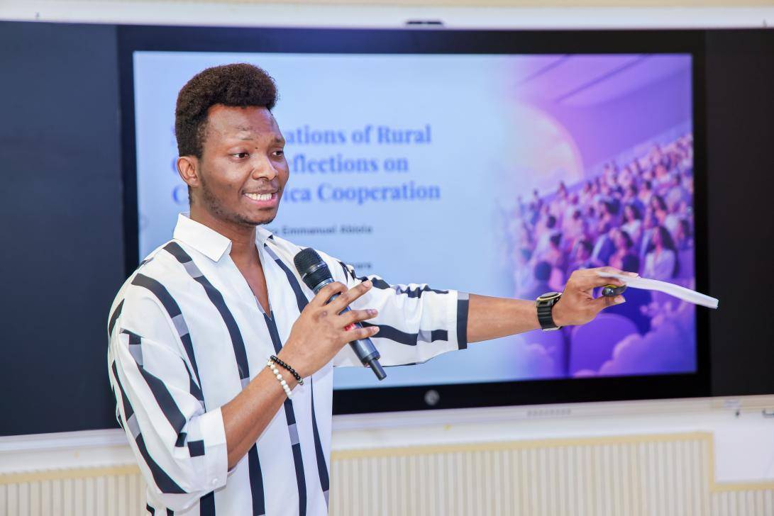 “贫穷是我们共同的敌人!”非洲10国媒体人热议中非减贫合作