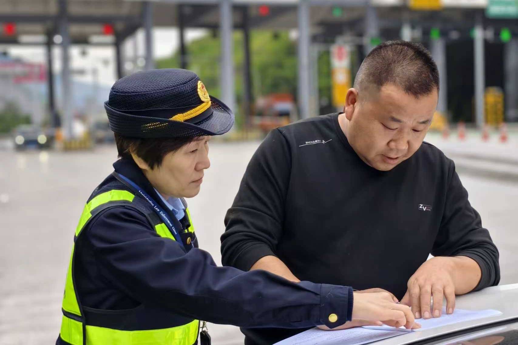 重庆交通“首违不罚”见成效 为驾驶员减负近20万元