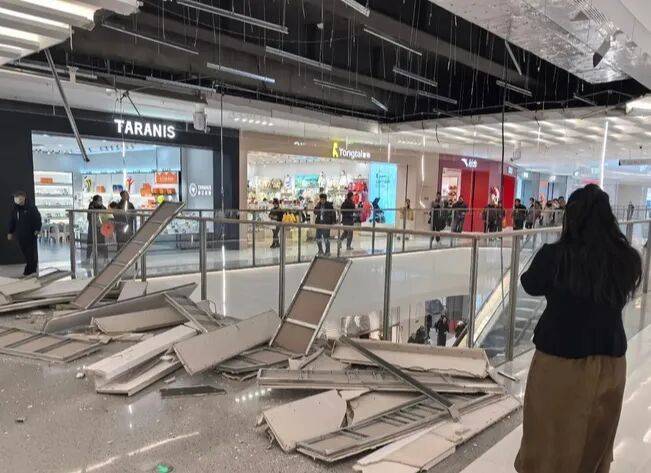 西安一商场发生吊顶脱落事故,三天前刚开业,应急管理局:已到达现场处置